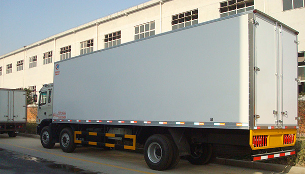 湖北程力冷藏車價格不同使用的材料就不同,價格決定質(zhì)量